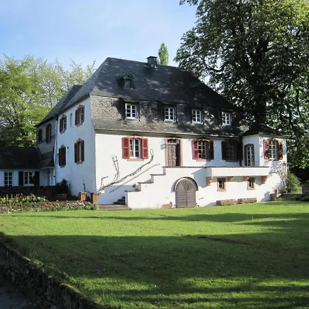 Weingut Huesgen Am Moenchhof Daire Traben-Trarbach