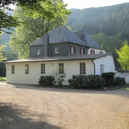 Weingut Huesgen Am Moenchhof